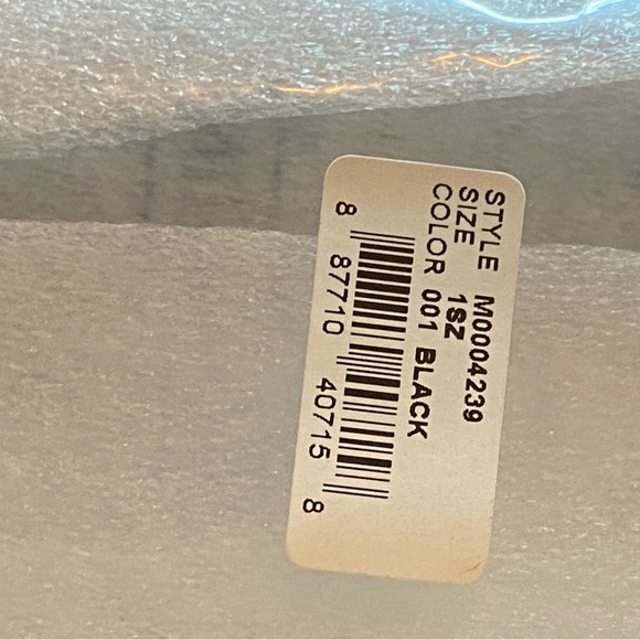 MARC JACOBS Black Rubber Bracelet with Gold Buckle | NWT | MSRP $78 - Picture 7 of 7